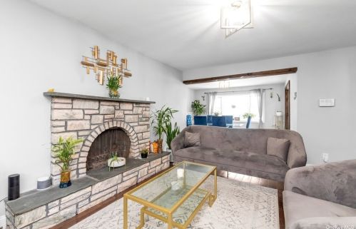 2541 Hyacinth St, Westbury, NY 11590-5606