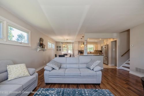 41 Holly Dr, West Deptford, NJ 08096-3320