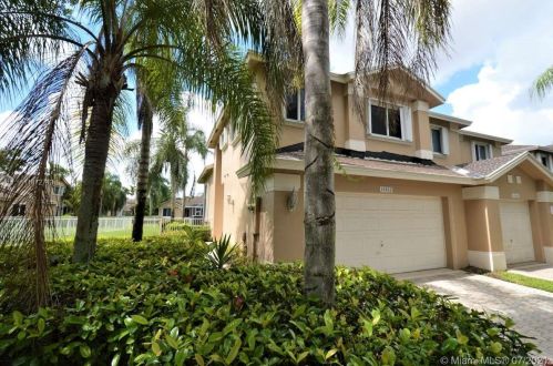 15822 10th St, Hollywood, FL 33027-2242