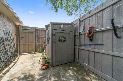 1811 Forest Meadow Ln, Richardson TX  75081-2166 exterior