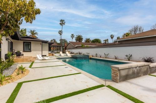 3841 Pacific Ave, Long Beach CA  90807-3227 exterior