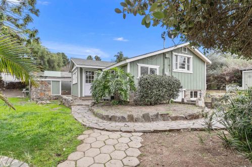 1675 Vale Terrace Dr, Vista, CA 92084-5310