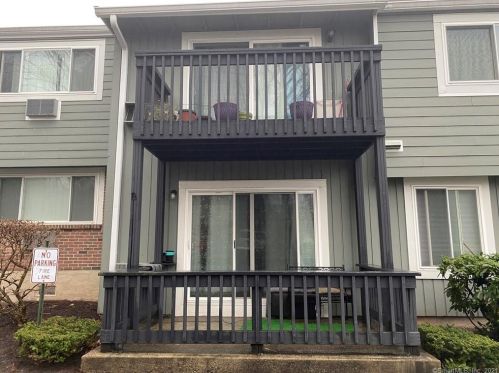 6 Ameridge Dr, Bridgeport, CT 06606-6027