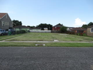 1003 Rupp St, Gretna, LA 70053-2147