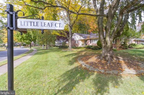 1 Little Leaf Ct, Wilmington, DE 19810-3702