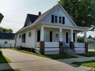 2066 Superior St, Racine, WI 53402-4602