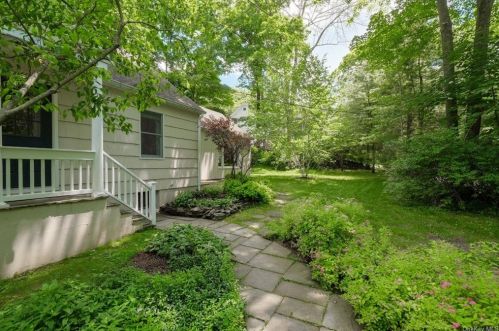 131 Spring St, Lewisboro, NY 10590-1634