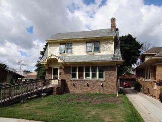 1332 Westlawn Ave, Racine, WI 53405-2940