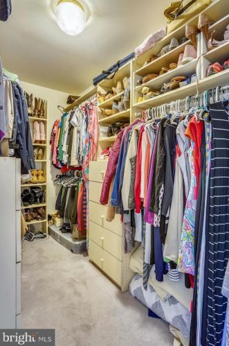 9111 Meadowcreek Ln, Lorton VA  22079-3238 exterior