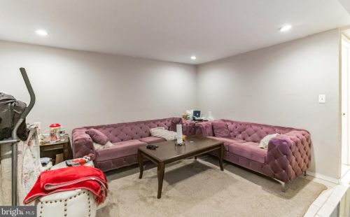 1092 Hopkins Ave, Manor PA  19036-1222 exterior