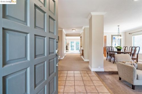 13871 Campus Dr, Oakland, CA 94605-3831