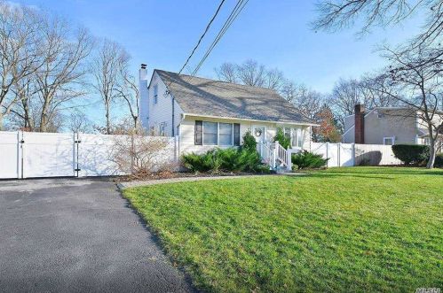 1129 Namdac Ave, Bayshore, NY 11706-6127