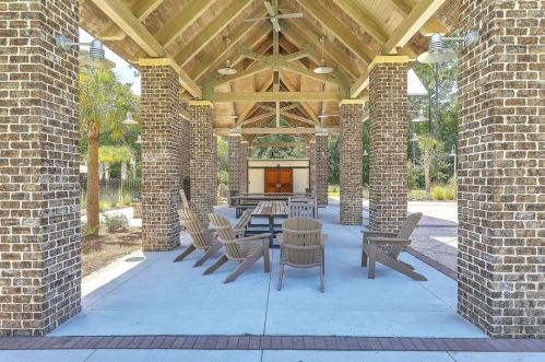 1521 Lindsey Creek Dr, Mount Pleasant SC  29466-8393 exterior