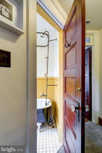 546 Orange St, Lancaster PA  17603-3669 exterior