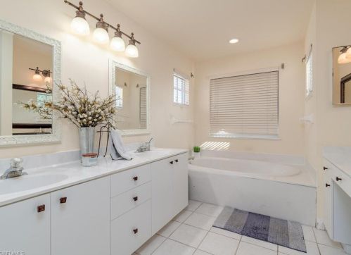 140 Eveningstar Cay, Naples FL  34114-9611 exterior