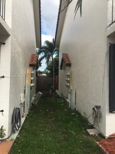 5421 20th Ln, Hialeah, FL