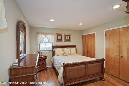 412 Valley Way, Bricktown NJ  08723-4914 exterior