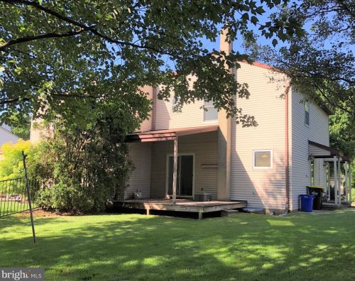 392 Windsor Dr, Harleysville, PA 19438-2379