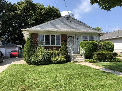 57 Barrington St, Westbury, NY 11590-4630