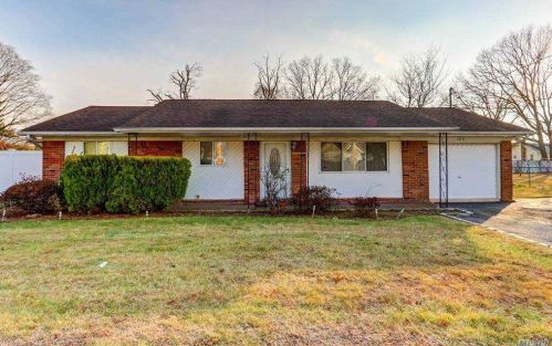 124 Nathalie Ave, Amityville, NY 11701-1849