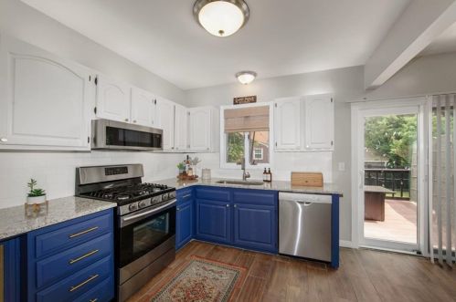 61 Church Ave, Warwick RI  02889-3377 exterior
