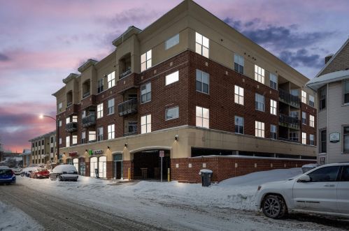 1619 Farwell Ave, Milwaukee WI 53202-1863 exterior