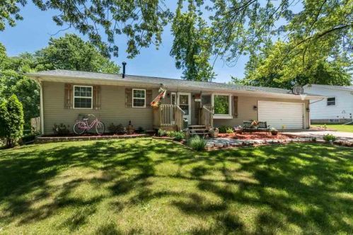 45 Parkview Dr, Park View, IA 52748-9500