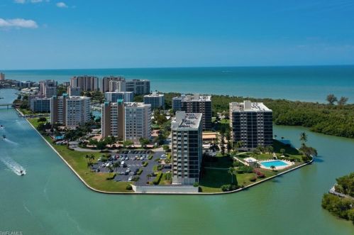 15 Bluebill Ave, Naples FL  34108-1792 exterior