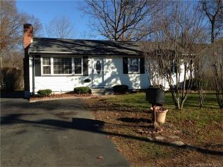 7 Gilberte St, Plainville, CT 06062-3005