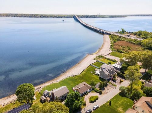 26 Riptide Dr, South Kingstown, RI 02874-2731