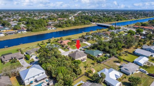 866 Abingdon Ave, Fort Pierce FL  34953-2861 exterior