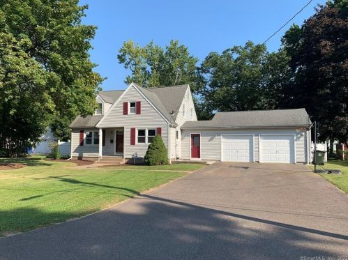 420 Elmwood Dr, Windsor Locks, CT 06096-1621