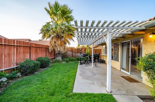 44021 Andale Ave, Lancaster CA  93535-4120 exterior