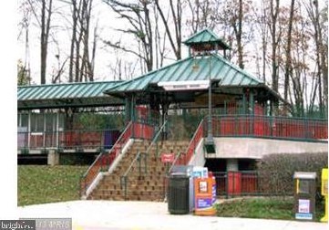 5905 Kingsford Rd, Springfield VA  22152-1130 exterior