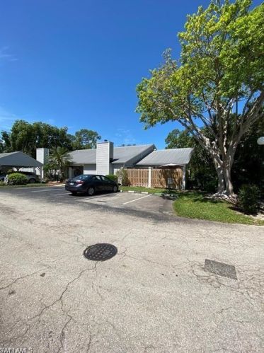3304 Timberwood Cir, Naples FL  34105-5624 exterior