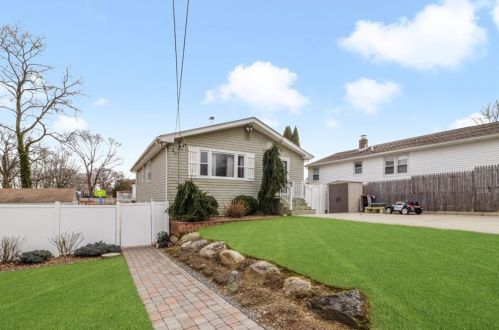 112 Waterman Ave, Providence, RI 02919-3677