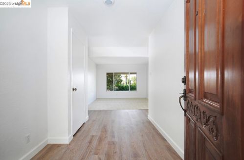 1409 Ventura Dr, West Pittsburg CA  94565-6426 exterior