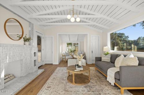 455 Larmier Ave, Oak View, CA 93022-9737