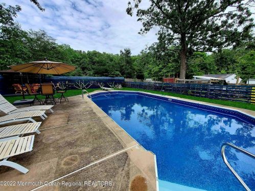 475 Toms River Rd, Jackson Twp NJ  08527-3722 exterior