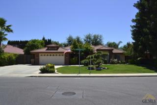 8805 Landover Ln, Bakersfield CA  93311-2522 exterior