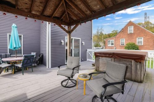 222 Orchard Rd, Mahopac NY  10541-1133 exterior