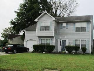 1303 Pinecroft Ln, Chesapeake VA  23323-5615 exterior