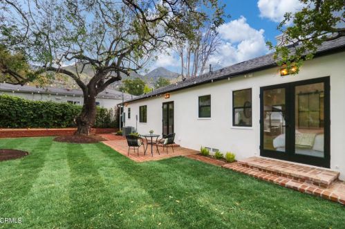 2077 Grand Oaks Ave, Altadena CA  91001-3530 exterior
