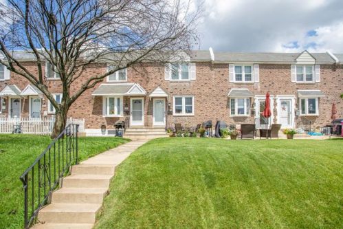 1061 Tremont Dr, Manor, PA 19036-1520