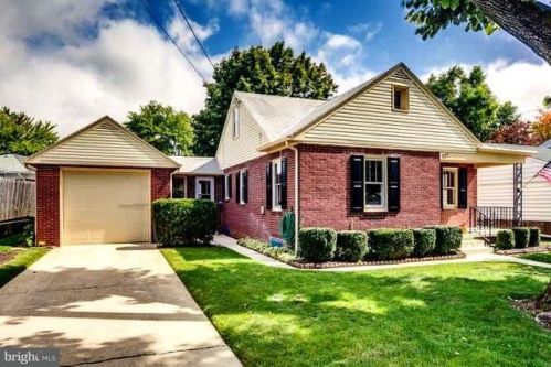 227 Stephen Pl, Hanover, PA 17331-1942