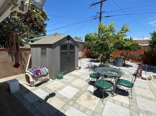 4111 San Luis St, Compton CA  90221-2917 exterior