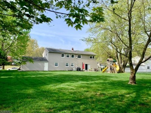 66 Wellington Rd, East Brunswick NJ  08816-1723 exterior