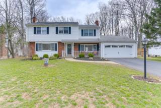 96 Meadowood Dr, Middletown, CT 06457-1914