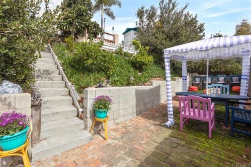 4037 Vista Calaveras St, Oceanside CA  92056-4607 exterior