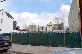 37 18th St, Bayonne, NJ 07002-3663